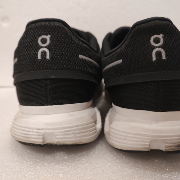 On Cloud Running Men's Black and White Athletic Shoes Size 11.5 - Picture 5 of 5